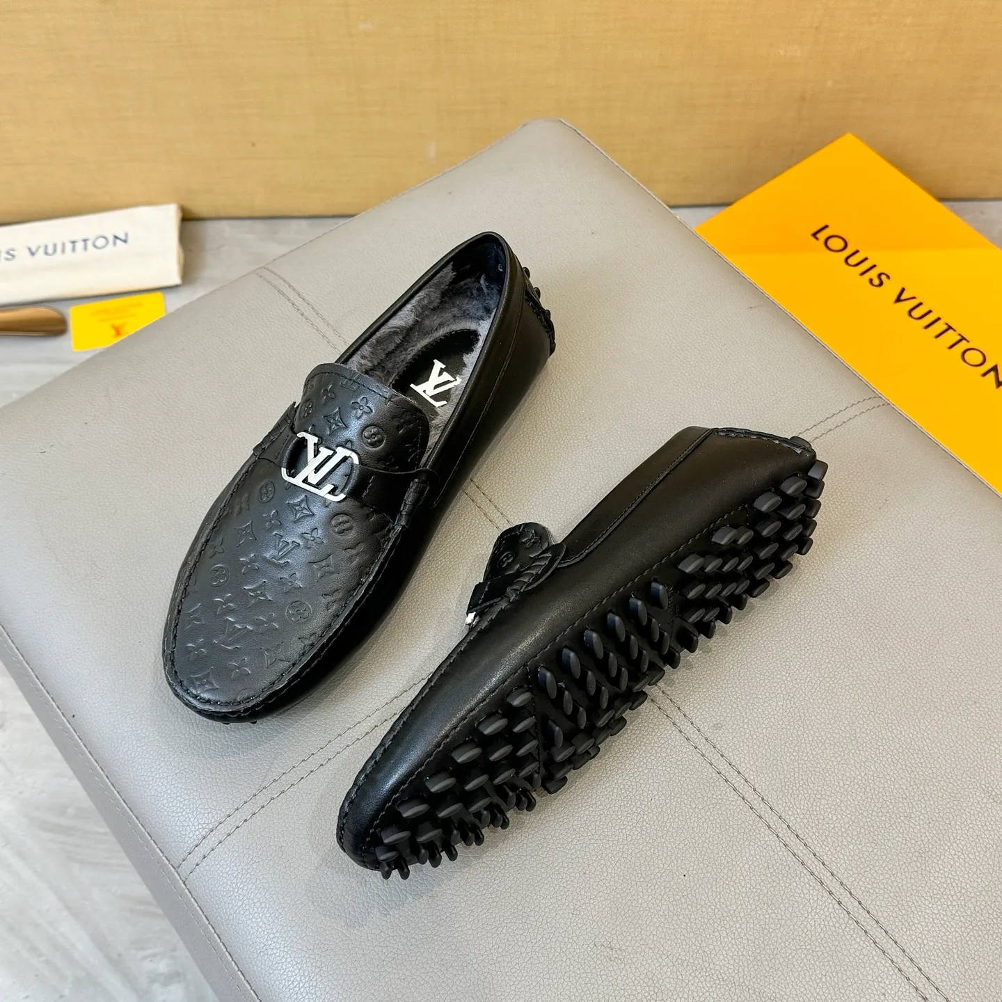 Factory price: 460💰 [LV] Autumn and winter style fur integrated 2025 men's beanie shoes (market top version) first layer cowhide ➕ real wool lining original packaging. Size: 38-45